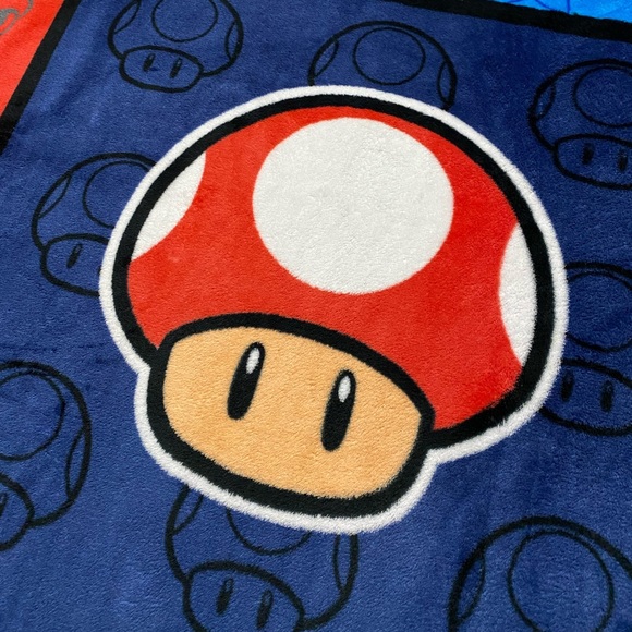 Nintendo Super Mario Blanket Fleece Throw 2010 Goomba Luigi Mushroom 50X60 - Picture 6 of 15